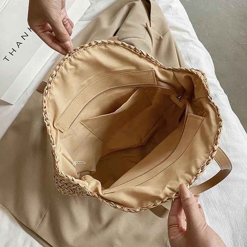 Arnora | Rund flätad handväska med skinnimitationsremmar