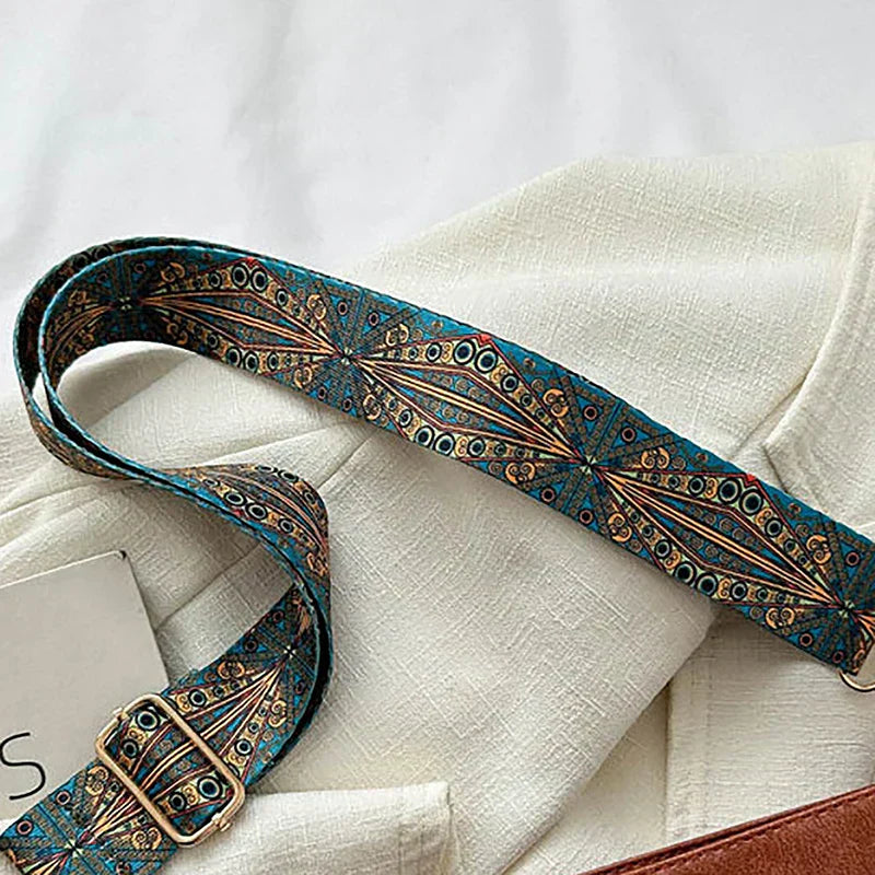 Embjørg | Klassisk axelväska med justerbar mönstrad rem